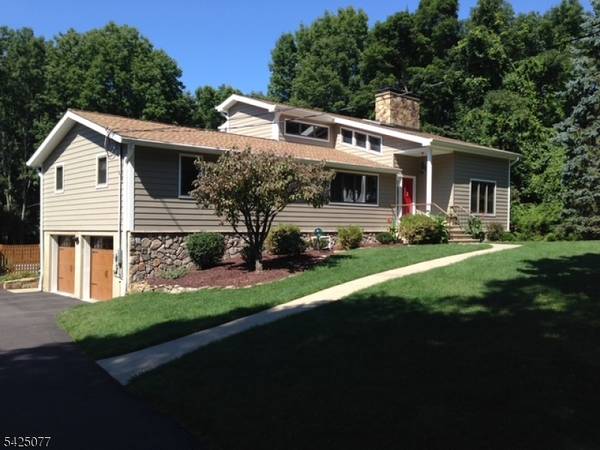 4 Valley Pl, Chester Twp., NJ 07930