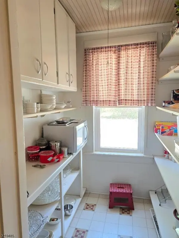 38 North Rd, Chester Boro, NJ 07930