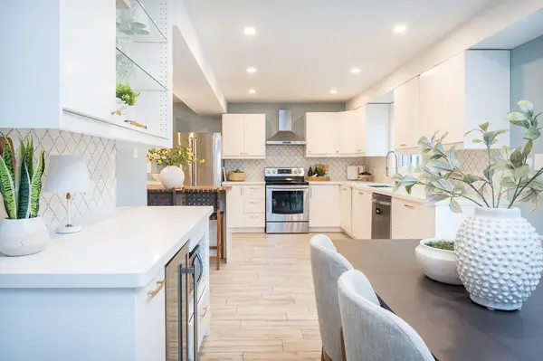 2098 Edgebank CT, Burlington, ON L7M 2S9