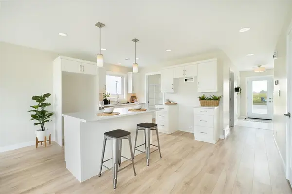 211 Kingshead RD, Niverville, MB R0A 0A1