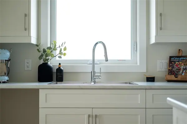 211 Kingshead RD, Niverville, MB R0A 0A1