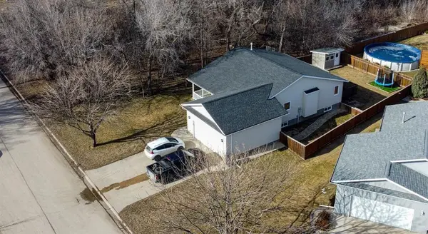 8 Prout DR, Portage La Prairie, MB R1N 3N4