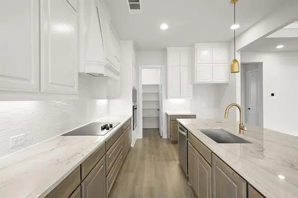 5401 Rowlan Row, Midlothian, TX 76065