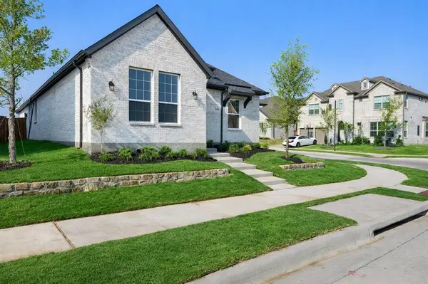 204 Golden Run Drive, Fate, TX 75189