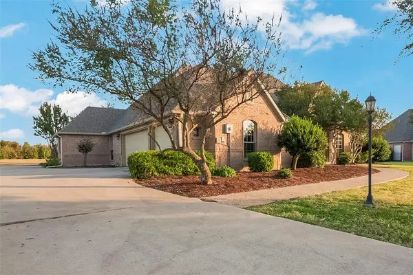 102 Buckskin Drive, Van Alstyne, TX 75495