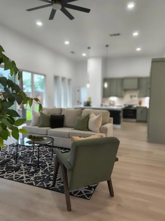 592 Highview Court, Godley, TX 76044