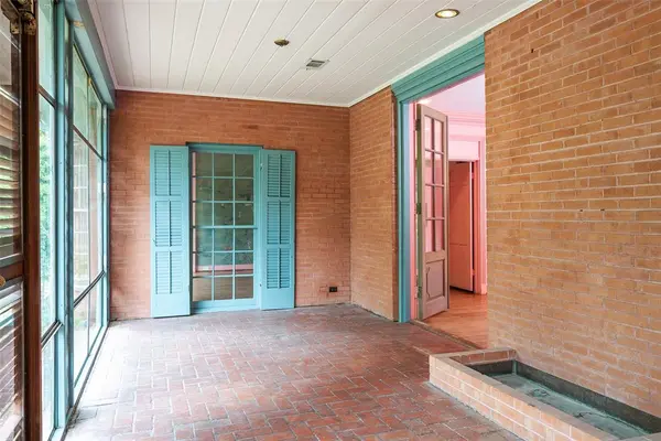 8906 Inwood Road, Dallas, TX 75209