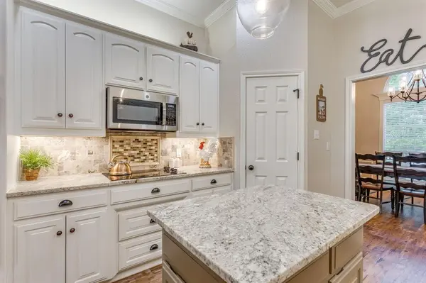 359 Saddle Club Road, Weatherford, TX 76088