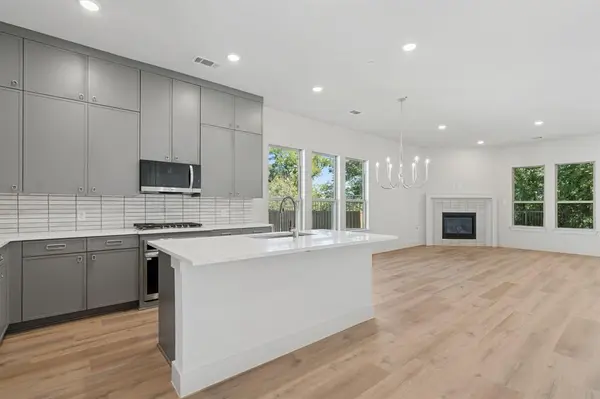 452 Waters Edge Drive #822, Hickory Creek, TX 75065