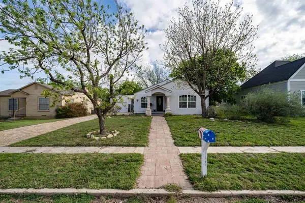 1004 N 7th Street, Ballinger, TX 76821