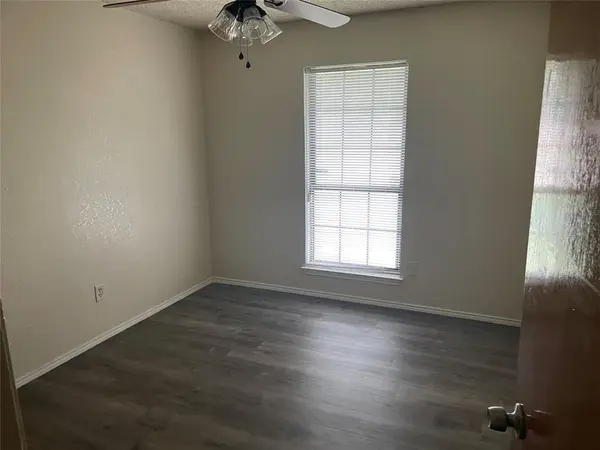 7420 Meadow Creek Drive, Fort Worth, TX 76133