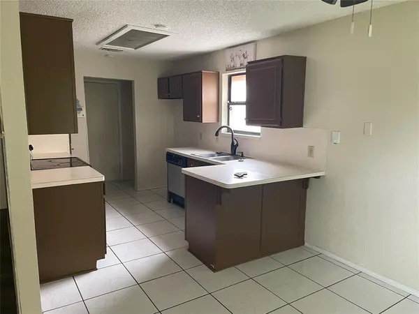 7420 Meadow Creek Drive, Fort Worth, TX 76133