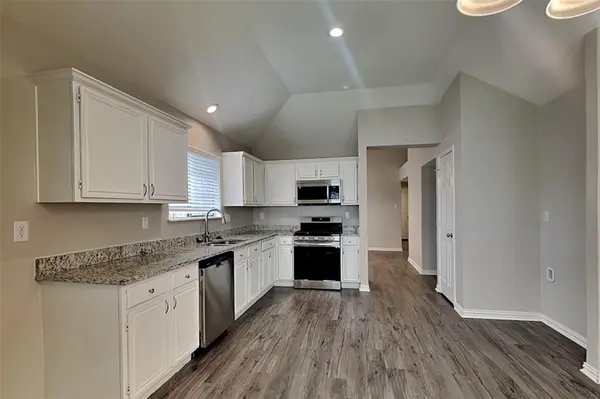 1012 Silent Drive, Arlington, TX 76017