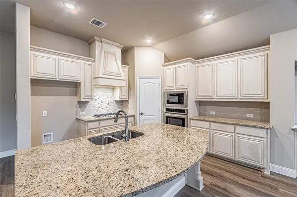 1965 Silverleaf Drive, Glenn Heights, TX 75154