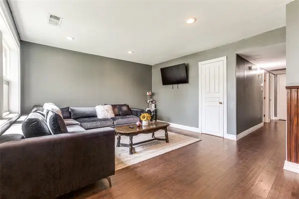 303 N Cottonwood Drive, Richardson, TX 75080