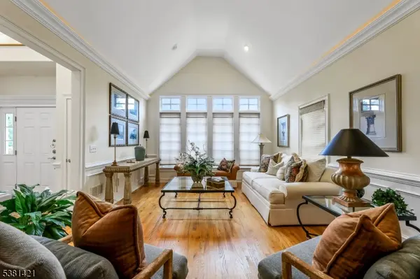 22 Meadow Lake Dr, Mahwah Twp., NJ 07430