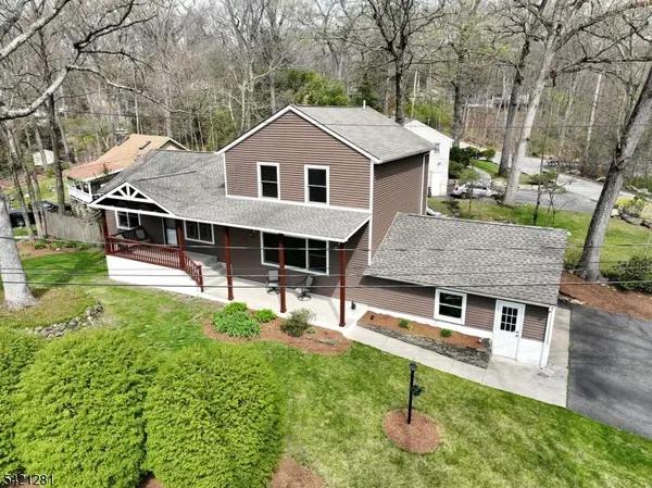 10 Hillside Rd, Ringwood Boro, NJ 07456