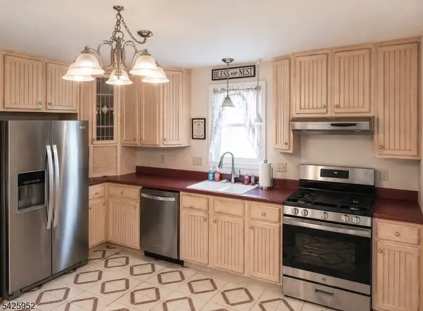 55 W Clay Ave, Roselle Park Boro, NJ 07204