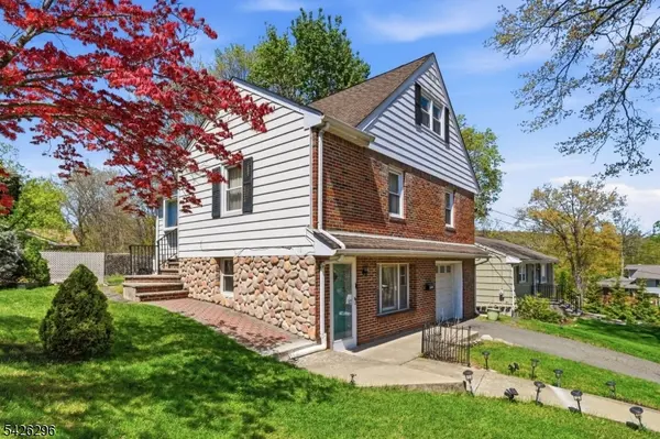 31 Dacotah Ave, Oakland Boro, NJ 07436