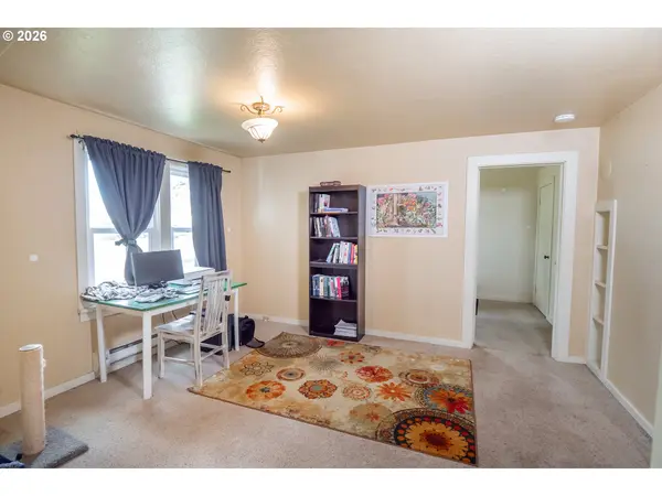 300 21ST ST, Springfield, OR 97477