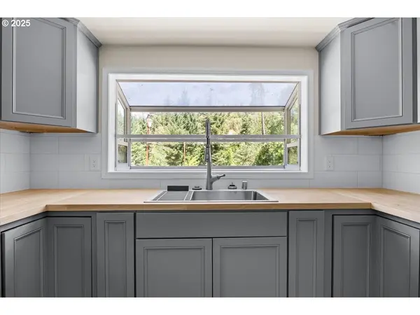 181 OAK HOLLOW LN, Riddle, OR 97469