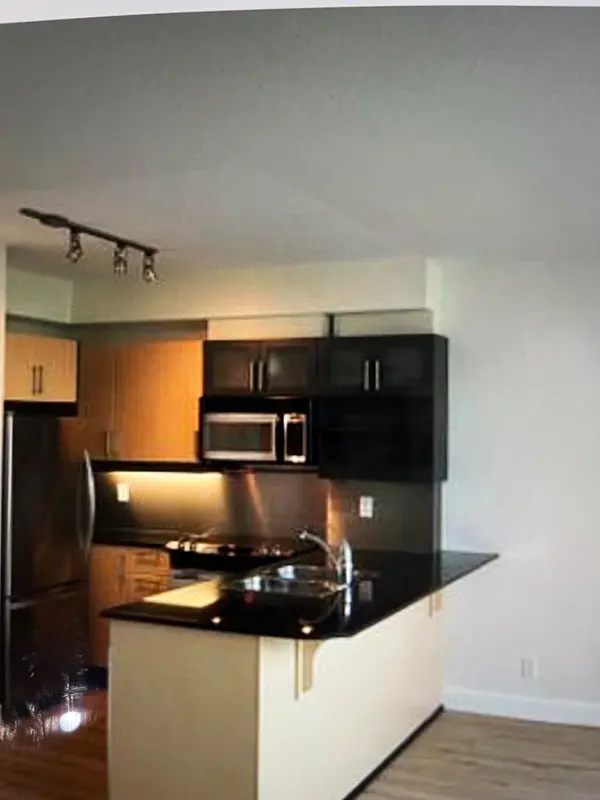 350 Wellington ST W #304, Toronto C01, ON M5V 3W9