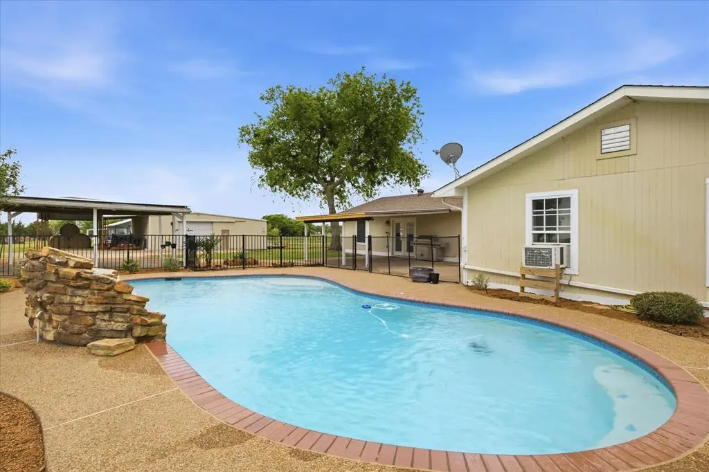 12384 County Road 800, Nevada, TX 75173