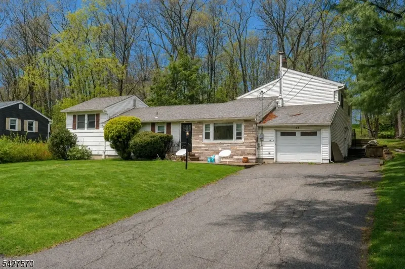 44 Venetian Dr, Jefferson Twp., NJ 07849