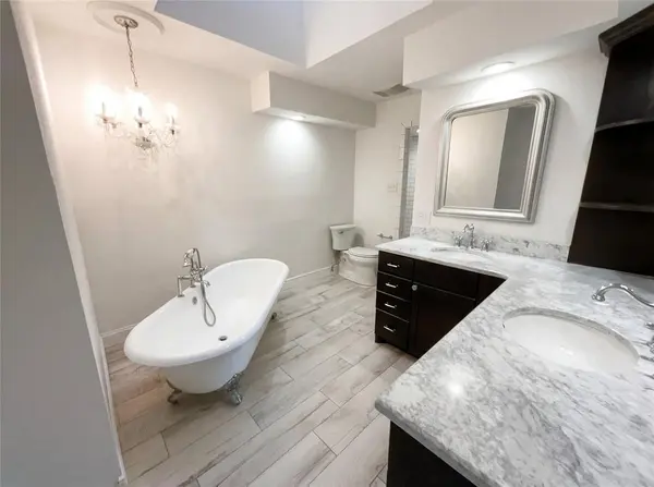 401 Kenshire Drive, Benbrook, TX 76126