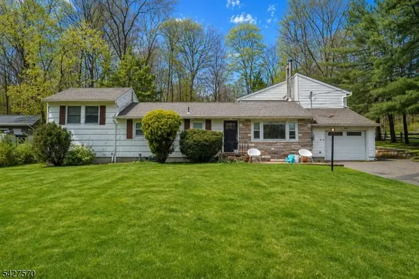 44 Venetian Dr, Jefferson Twp., NJ 07849