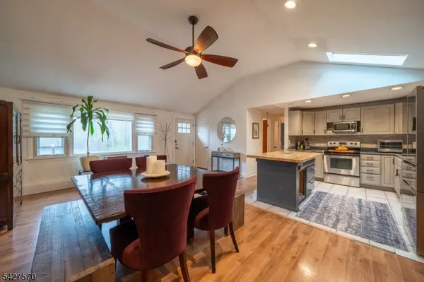 44 Venetian Dr, Jefferson Twp., NJ 07849