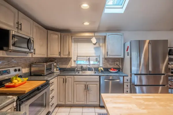 44 Venetian Dr, Jefferson Twp., NJ 07849