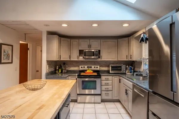 44 Venetian Dr, Jefferson Twp., NJ 07849