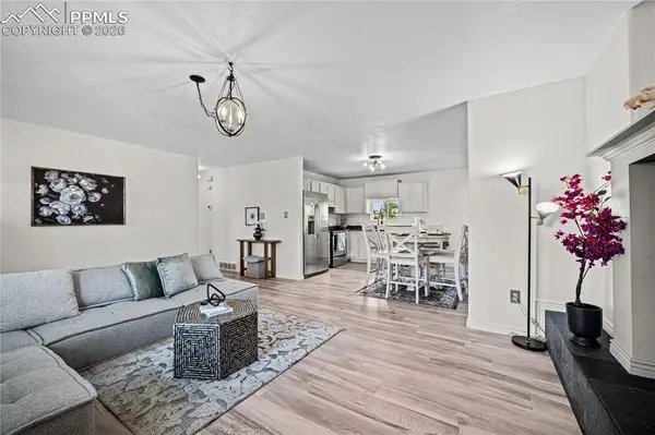 911 Candytuft BLVD, Pueblo, CO 81001