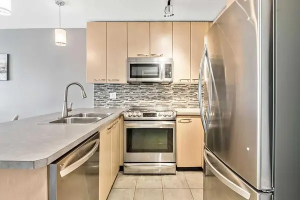 5115 Richard RD SW #412, Calgary, AB T3E 7M7