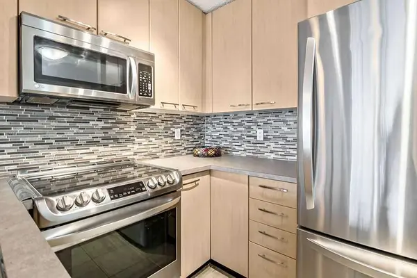 5115 Richard RD SW #412, Calgary, AB T3E 7M7