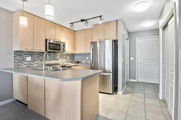 5115 Richard RD SW #412, Calgary, AB T3E 7M7