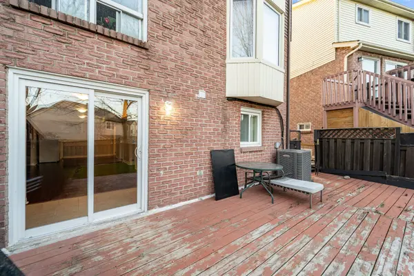 1095 Dunbarton RD, Pickering, ON L1V 4E4