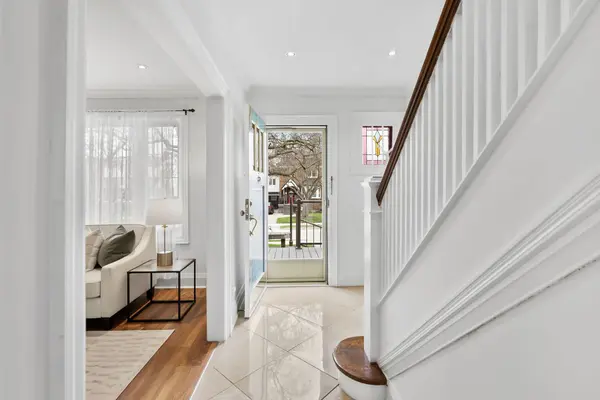 18 Dartmouth CRES, Toronto W06, ON M8V 1X1