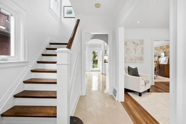 18 Dartmouth CRES, Toronto W06, ON M8V 1X1