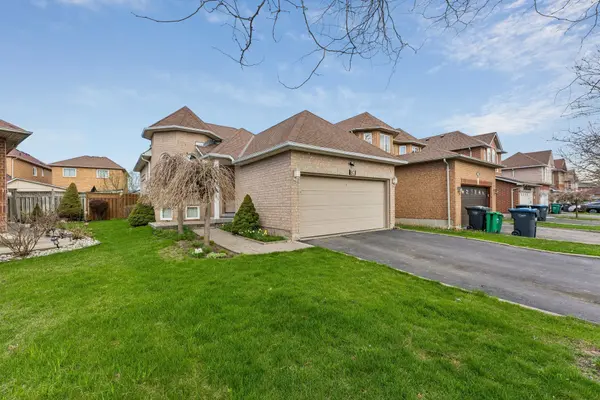 80 Pebblestone CIR, Brampton, ON L6X 4M8
