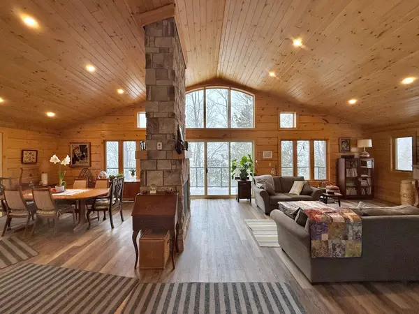 3186 Buckhorn LN, Selwyn, ON K0L 2H0