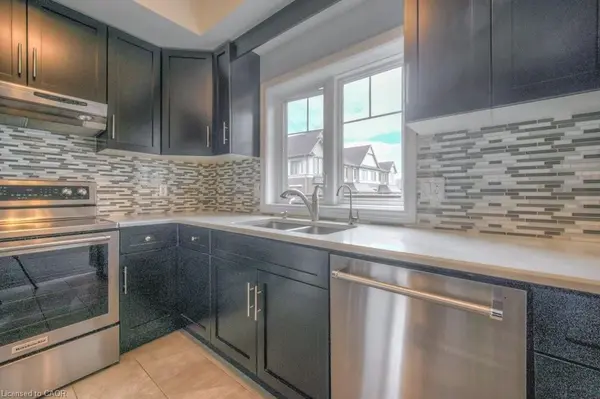 70 Willowrun DR #F2, Kitchener, ON N2B 1H1