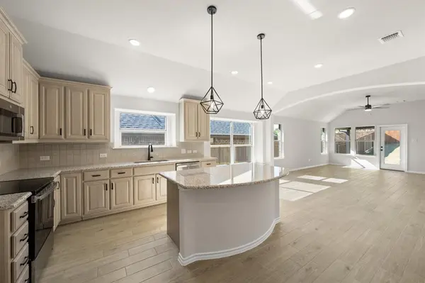 517 Waterford Park Boulevard, Weatherford, TX 76087