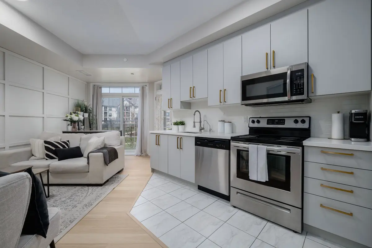 84 Aspen Springs DR #201, Clarington, ON L1C 0V3