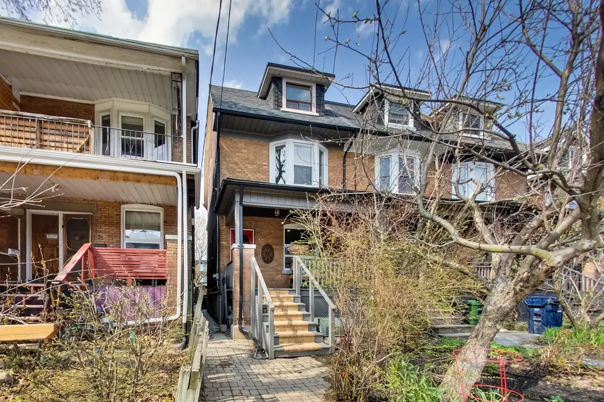 62A Galley AVE, Toronto W01, ON M6R 1H1