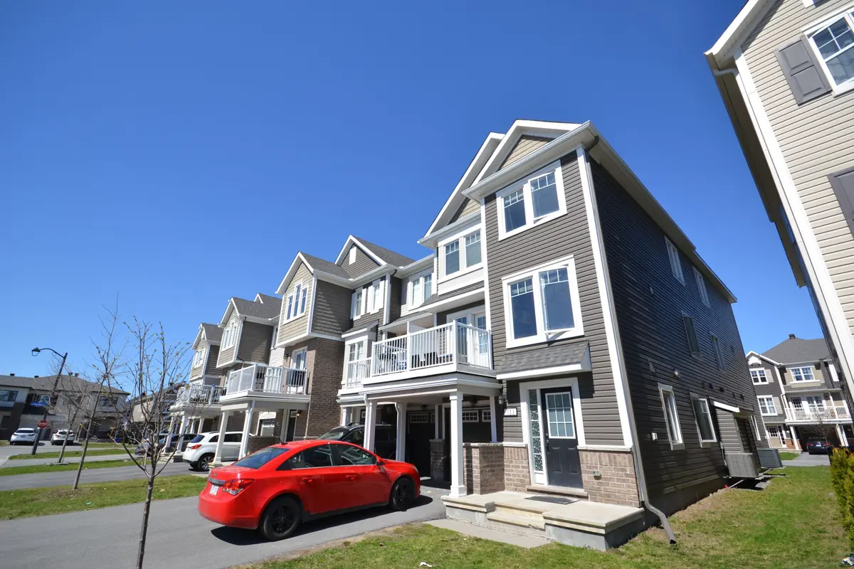711 Juneberry LN, Kanata, ON K2V 0K1