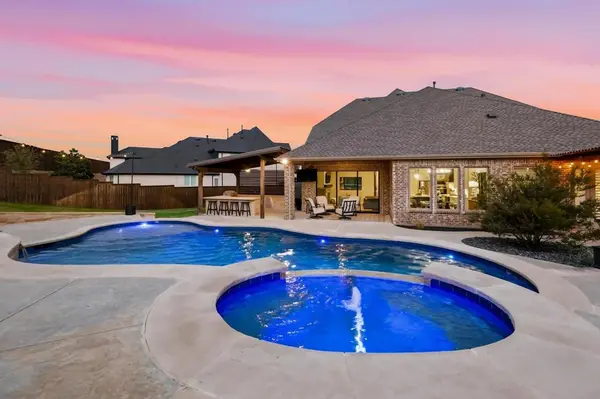 1208 Broadmoor Way, Roanoke, TX 76262