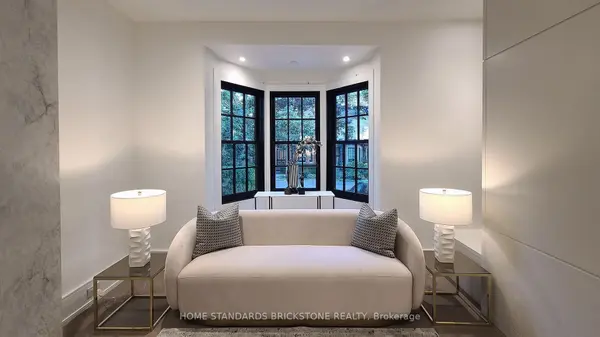 38 Elgin AVE, Toronto C02, ON M5R 1G6