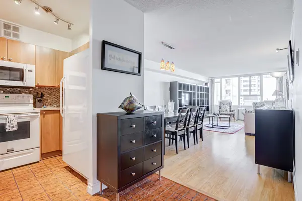 45 Carlton ST #1009, Toronto C08, ON M5B 2H9